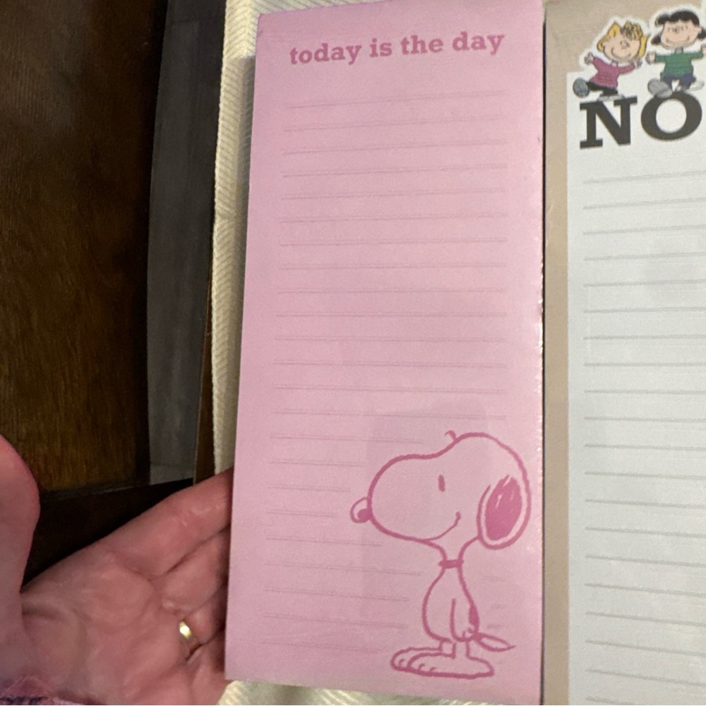 Snoopy Themed Notepad Set - Picture 5 of 6